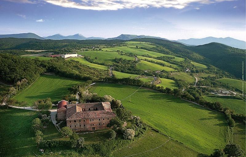 Agriturismo Girolomoni - Locanda Isola del Piano Bagian luar foto