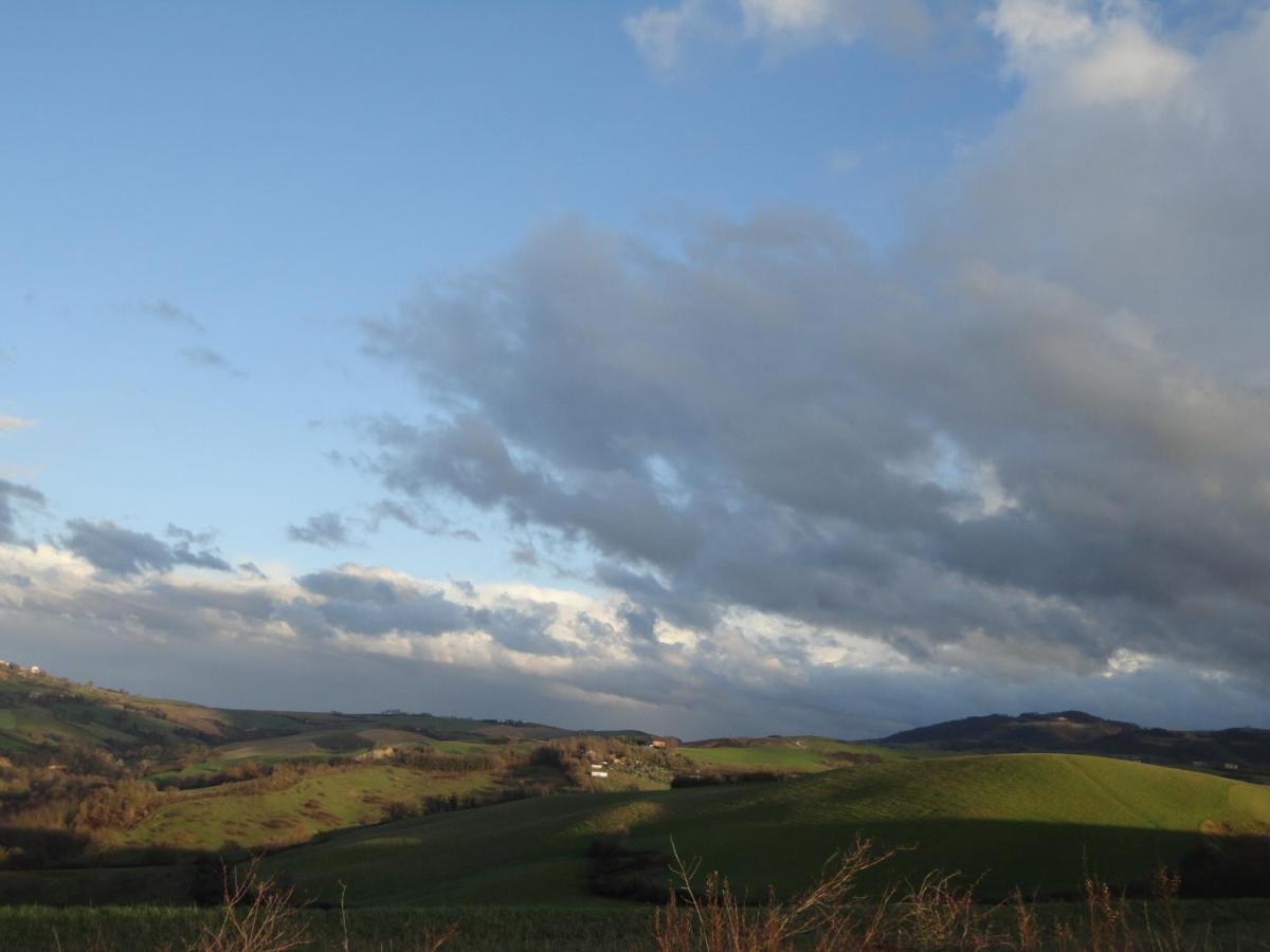 Agriturismo Girolomoni - Locanda Isola del Piano Bagian luar foto