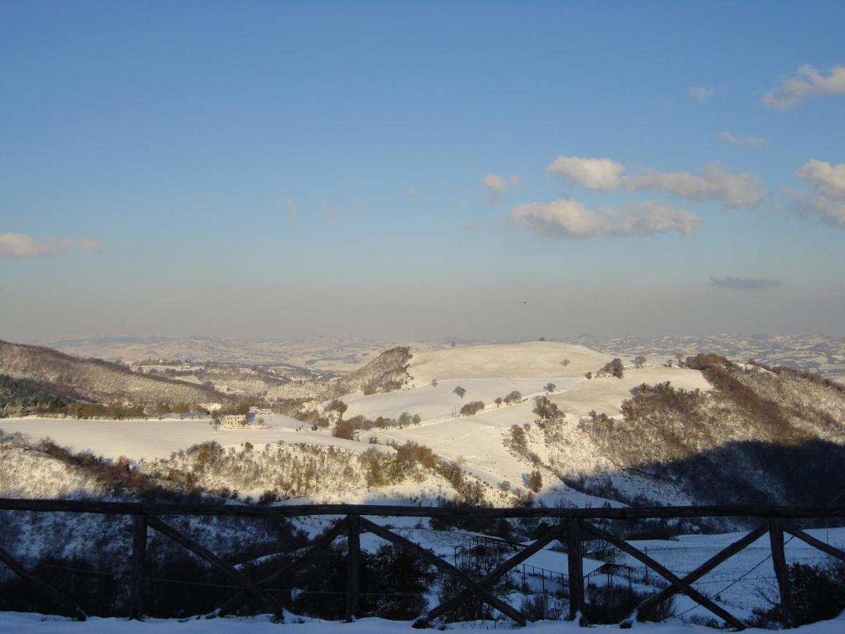 Agriturismo Girolomoni - Locanda Isola del Piano Bagian luar foto